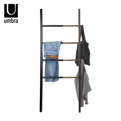 打造靈動收納 umbra哈伯階梯式衣帽架，現代家居的簡約美學與實用主義